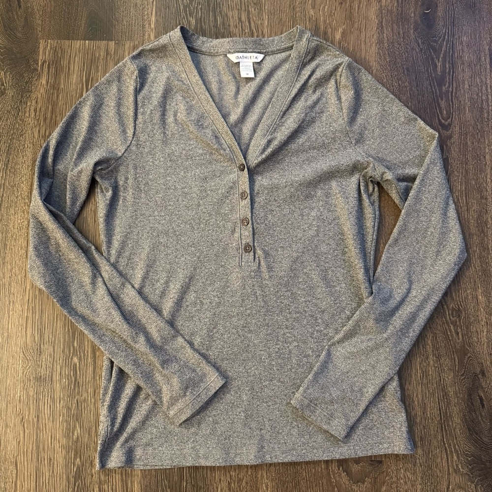 Athleta Uptempo Ribbed Henley Top in Grey with Finger Holes - Size M